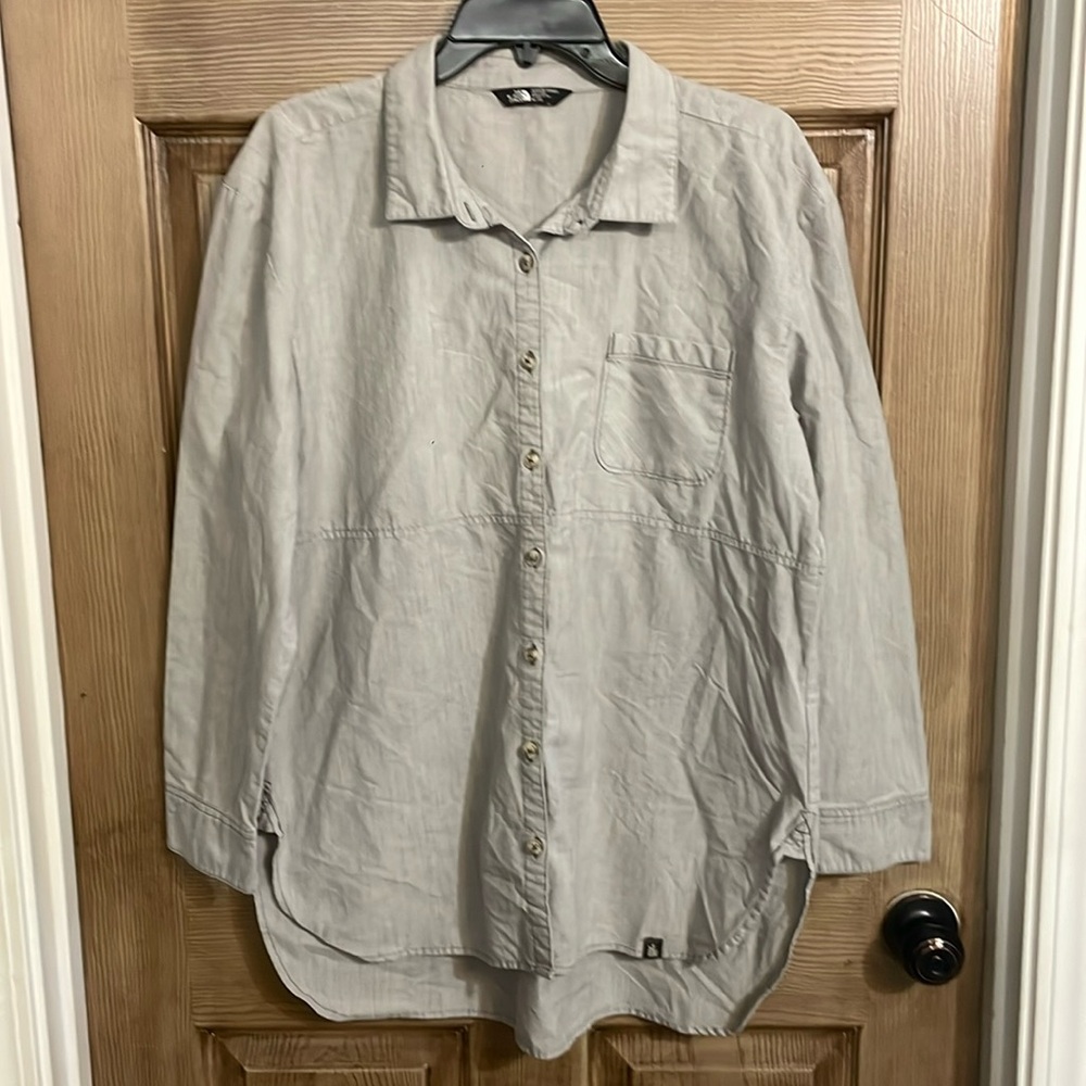 The North Face Women’s light gray button down shirt
